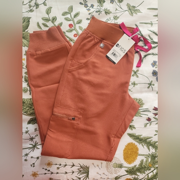 Figs Pants - NWT Figs high-waisted zamora scrub jogger pants orange XXS